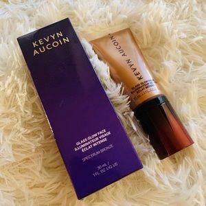 New kevyn Aucoin Glass Glow ILLuminateu